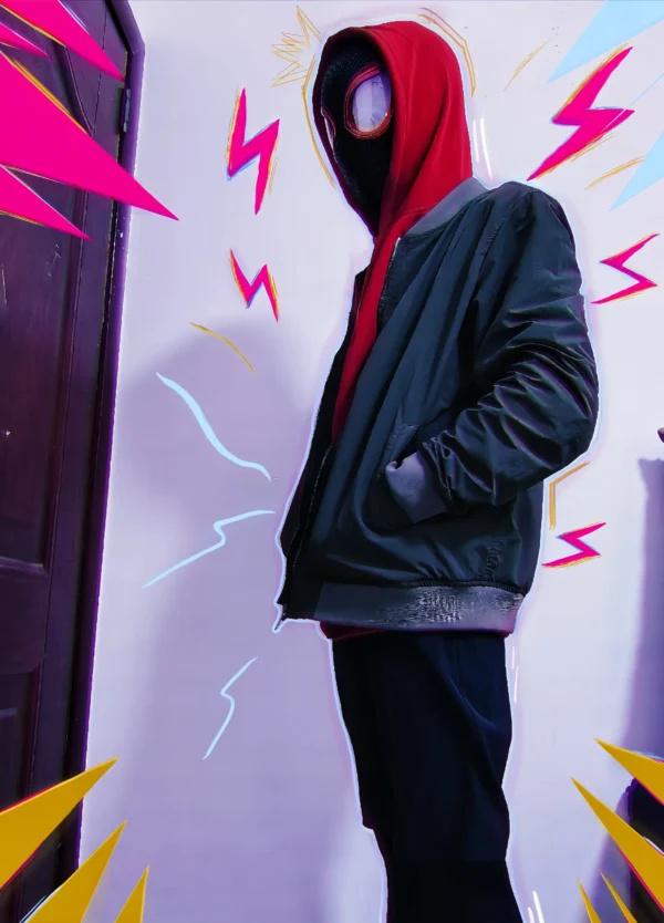 Máscara Electrónica 1:1 Spider-Man “Miles Morales” – Ojos Móviles + Anillo de Control