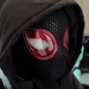 Máscara Electrónica 1:1 Spider-Man “Miles Morales” – Ojos Móviles + Anillo de Control