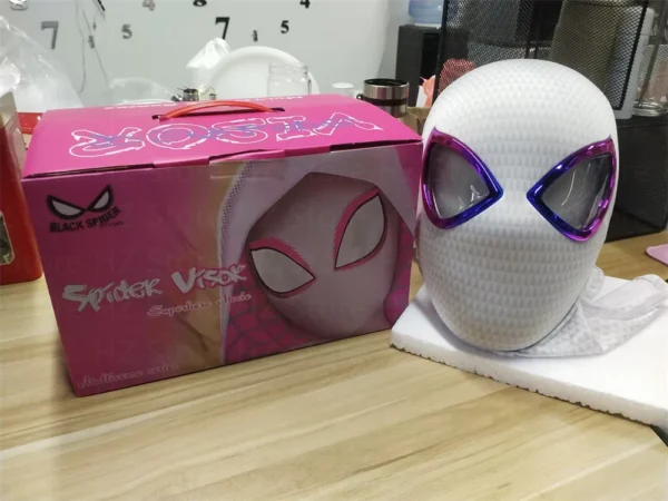 Máscara Electrónica 1:1 Spider-Man “Miles Morales” – Ojos Móviles + Anillo de Control