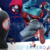 Máscara Electrónica 1:1 Spider-Man “Miles Morales” – Ojos Móviles + Anillo de Control