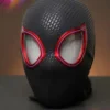 Máscara Electrónica 1:1 Spider-Man “Miles Morales” – Ojos Móviles + Anillo de Control