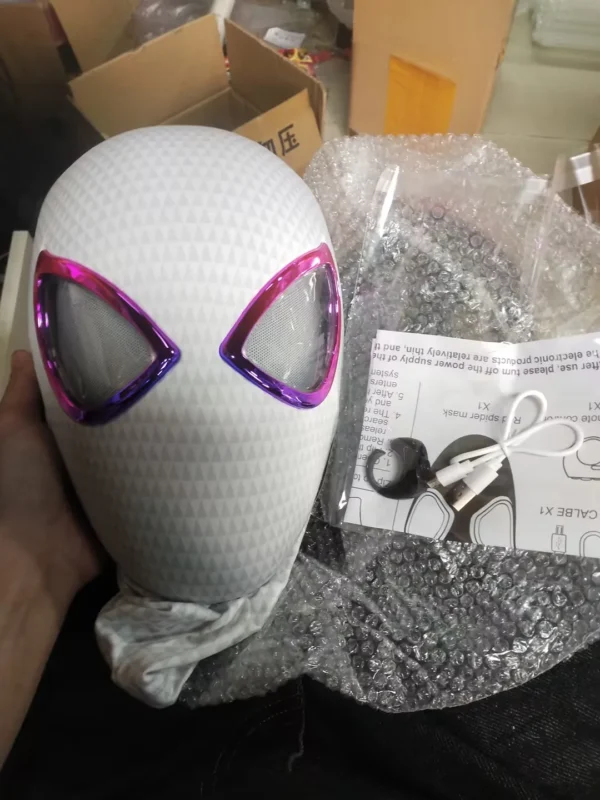 Máscara Electrónica 1:1 Spider-Man “Miles Morales” – Ojos Móviles + Anillo de Control
