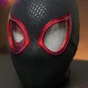 Máscara Electrónica 1:1 Spider-Man “Miles Morales” – Ojos Móviles + Anillo de Control