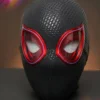 Máscara Electrónica 1:1 Spider-Man “Miles Morales” – Ojos Móviles + Anillo de Control