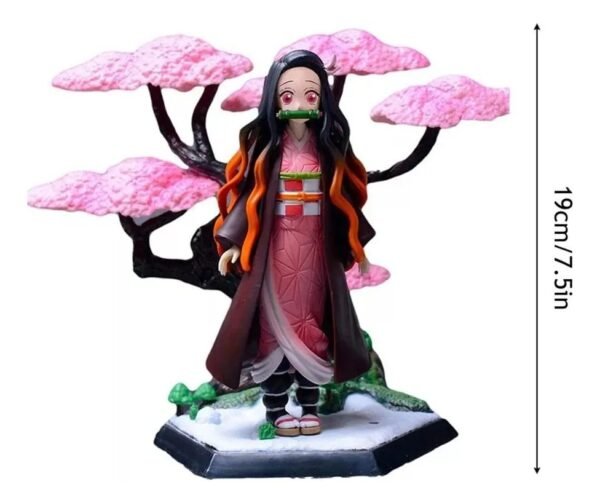 Diorama Figura Nezuko Kamado con Árbol de Cerezo - Demon Slayer: Kimetsu no Yaiba - 19cm