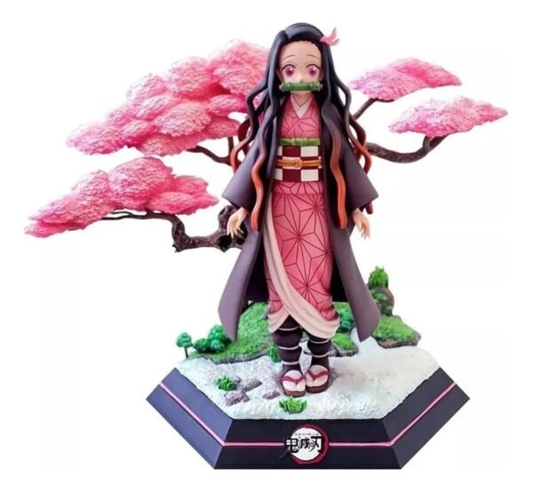 Diorama Figura Nezuko Kamado con Árbol de Cerezo - Demon Slayer: Kimetsu no Yaiba - 19cm